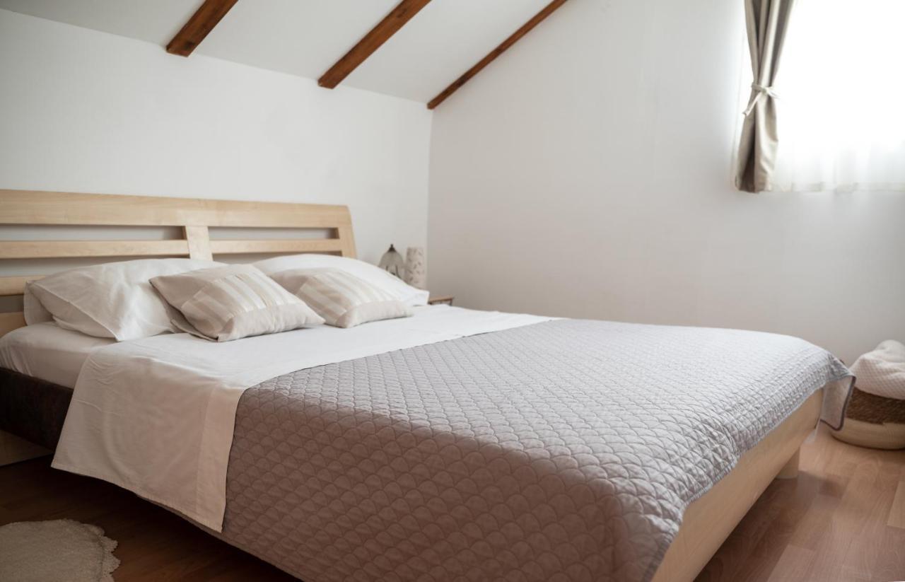 Apartman Milutin Vrsi Esterno foto