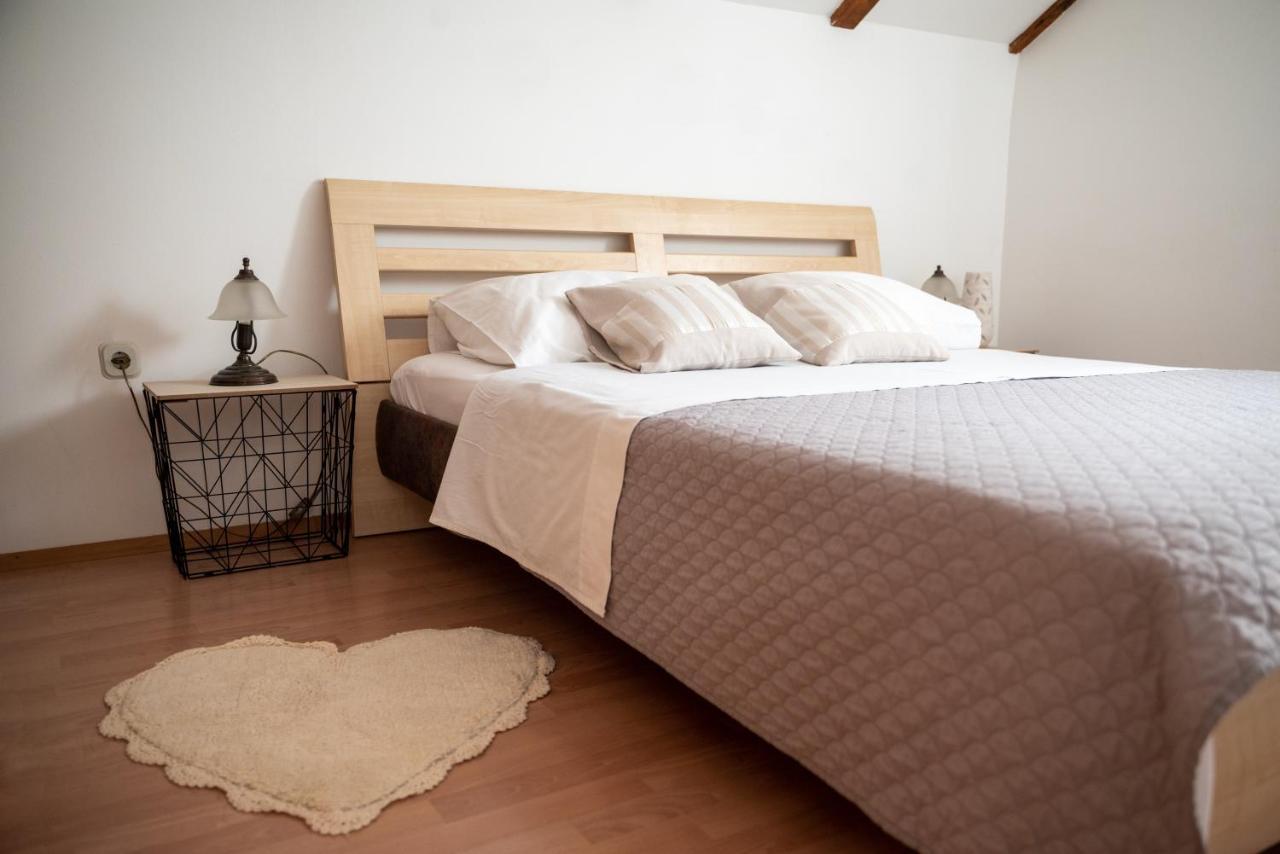 Apartman Milutin Vrsi Esterno foto