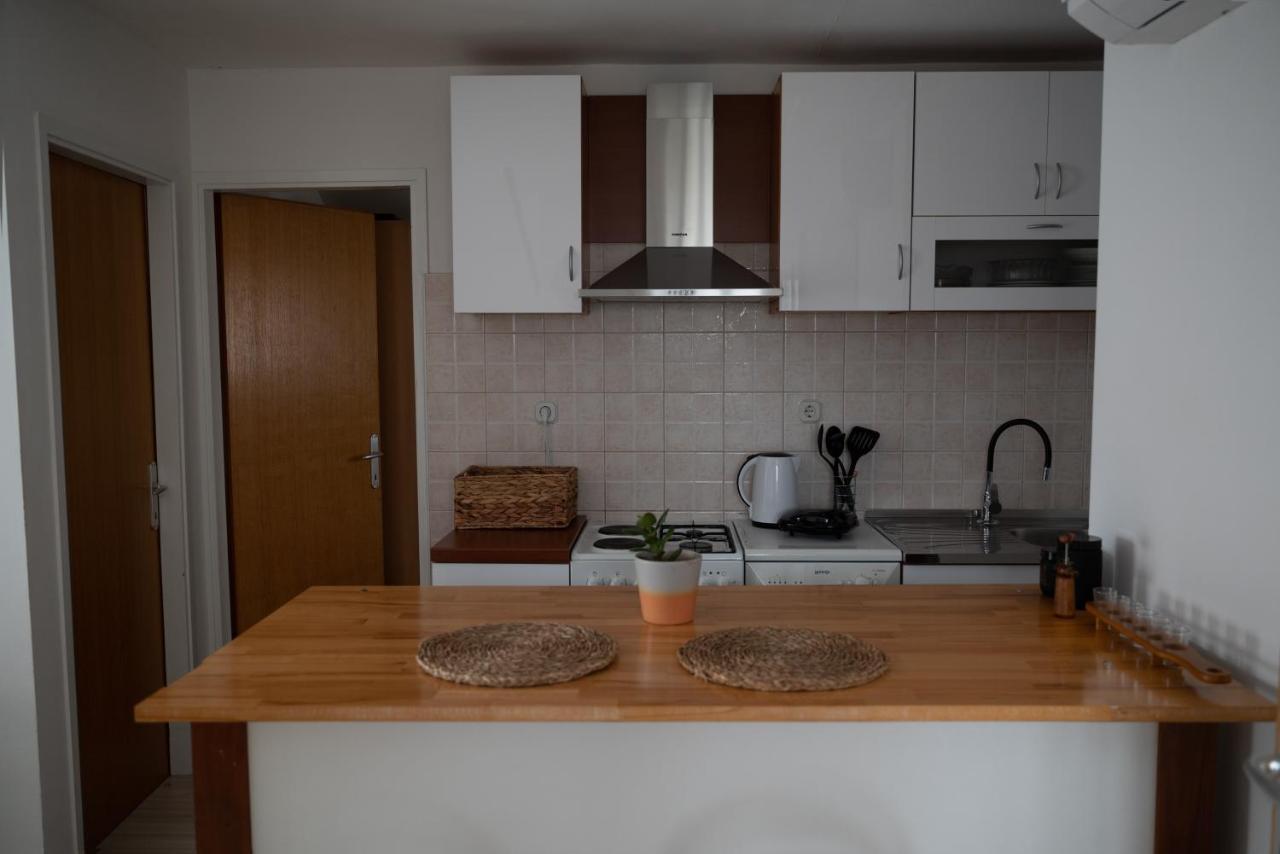 Apartman Milutin Vrsi Esterno foto